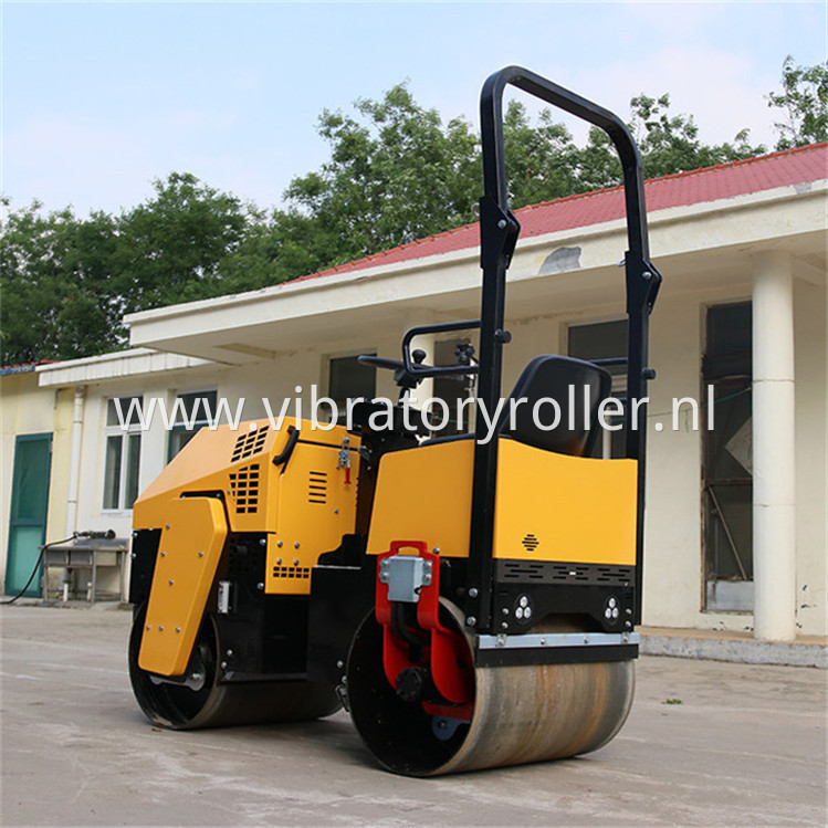 Smooth Drums Asphalt Roller